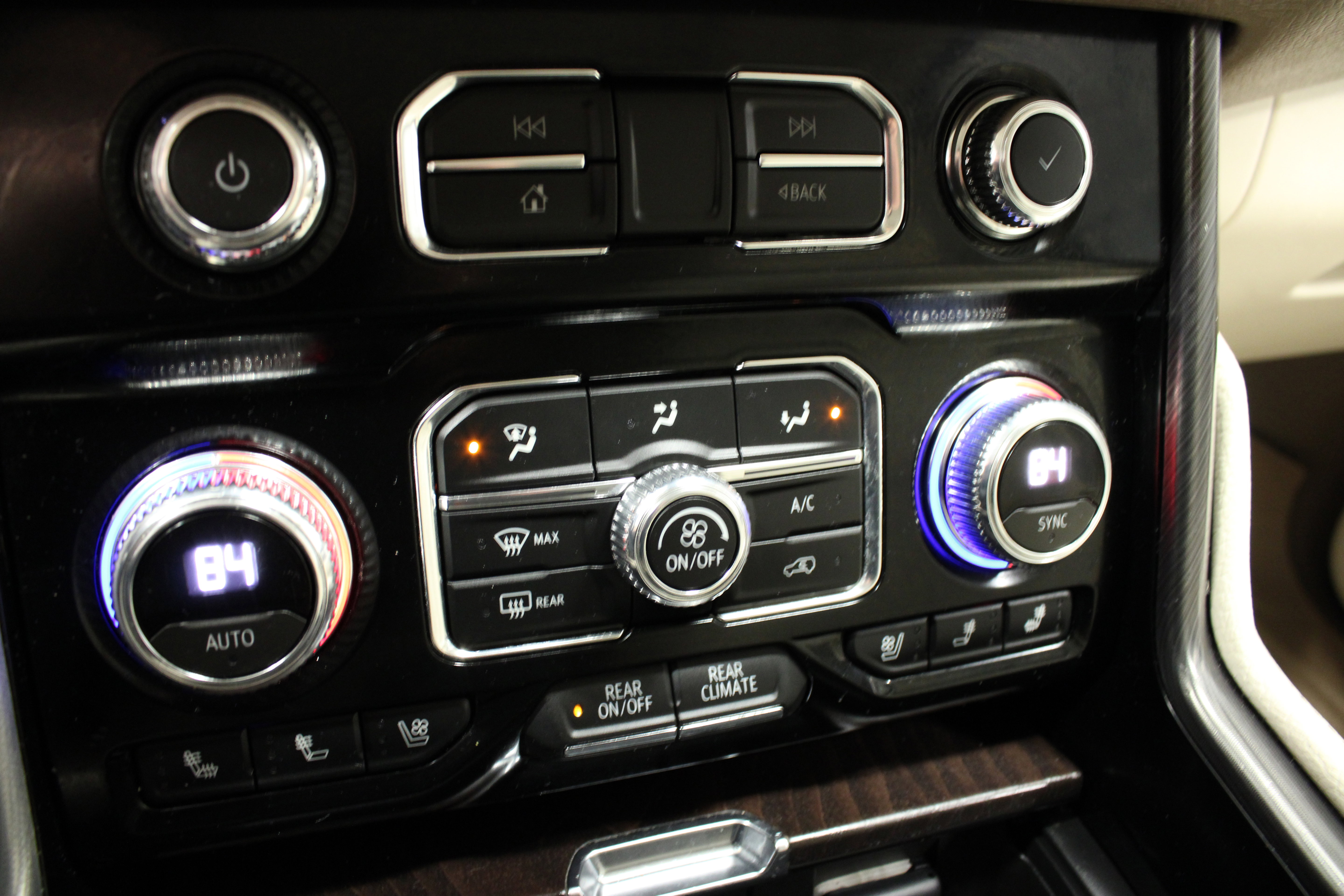 Used 2023 GMC Yukon XL Denali AWD/4WD image 40