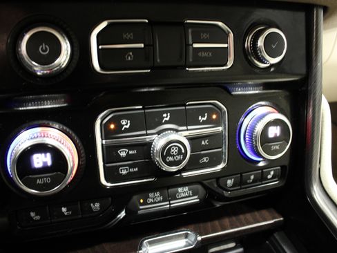Used 2023 GMC Yukon XL Denali AWD/4WD image 40