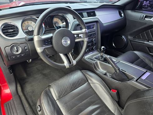 Used 2010 Ford Mustang Coupe RWD image 2
