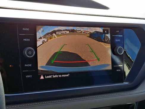 Used 2024 Volkswagen Taos SE FWD image 18