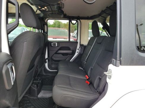 Used 2020 Jeep Wrangler Unlimited Sahara AWD/4WD image 28
