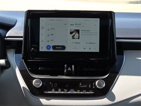 Used 2025 Toyota Corolla XLE image 11