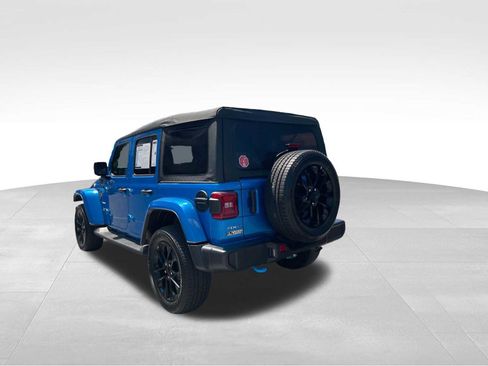 Used 2023 Jeep Wrangler Unlimited Sahara w/ Cold Weather Group AWD/4WD image 7