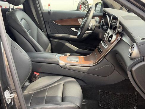 Used 2020 Mercedes-Benz GLC 300 4MATIC image 18
