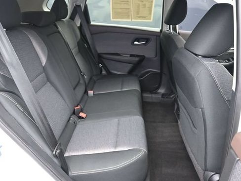 Used 2023 Nissan Rogue SV FWD image 31