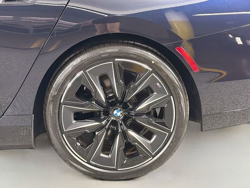 New 2026 BMW 750e xDrive w/ Executive Package image 30