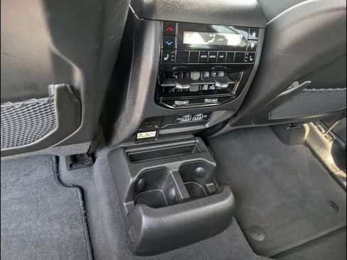 Used 2023 Jeep Grand Cherokee L Limited w/ Luxury Tech Group II AWD/4WD image 18