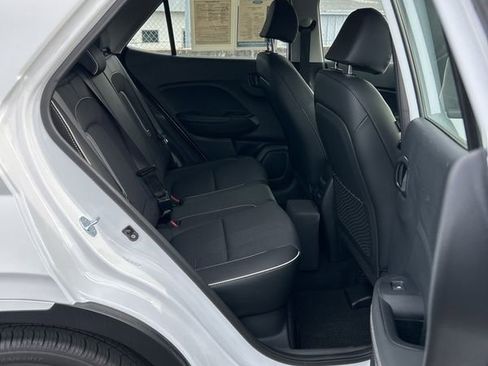 Used 2025 Hyundai Venue Limited image 15