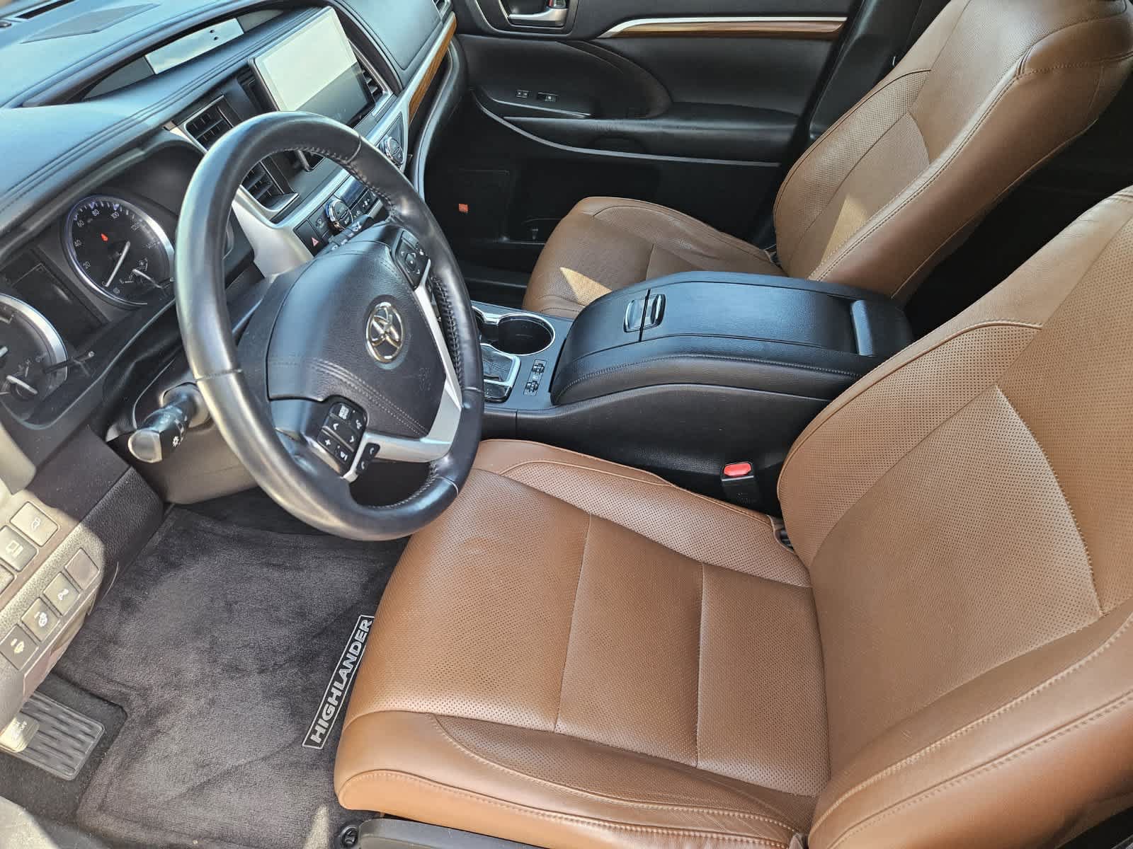 Used 2019 Toyota Highlander Limited Platinum w/ Carpet Mat Package (TMS) AWD/4WD image 2