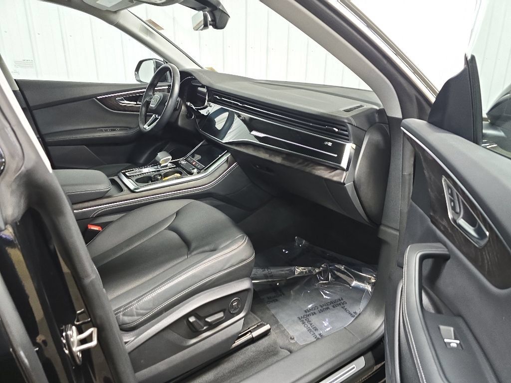 Used 2023 Audi Q8 Premium Plus w/ Premium Plus Package AWD/4WD image 16