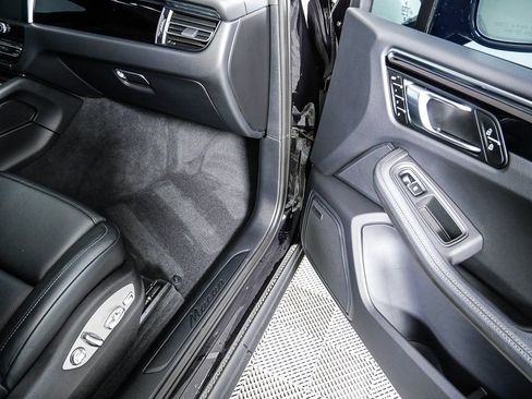 Certified 2024 Porsche Macan AWD w/ Premium Plus Package image 28