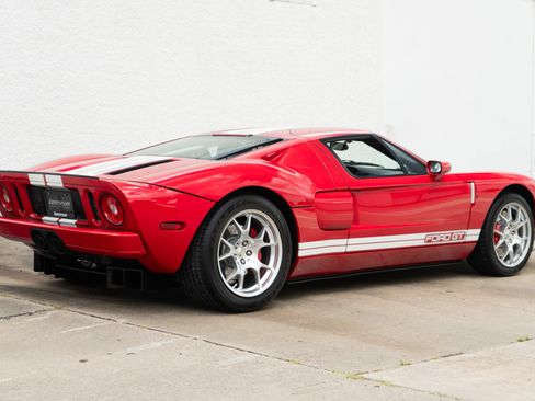 Used 2005 Ford GT RWD image 5