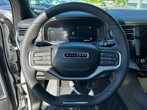 Used 2023 Jeep Wagoneer Series II AWD/4WD image 19