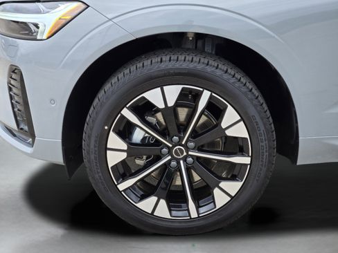 Used 2026 Volvo XC60 B5 Plus w/ Protection Package Premier AWD/4WD image 23