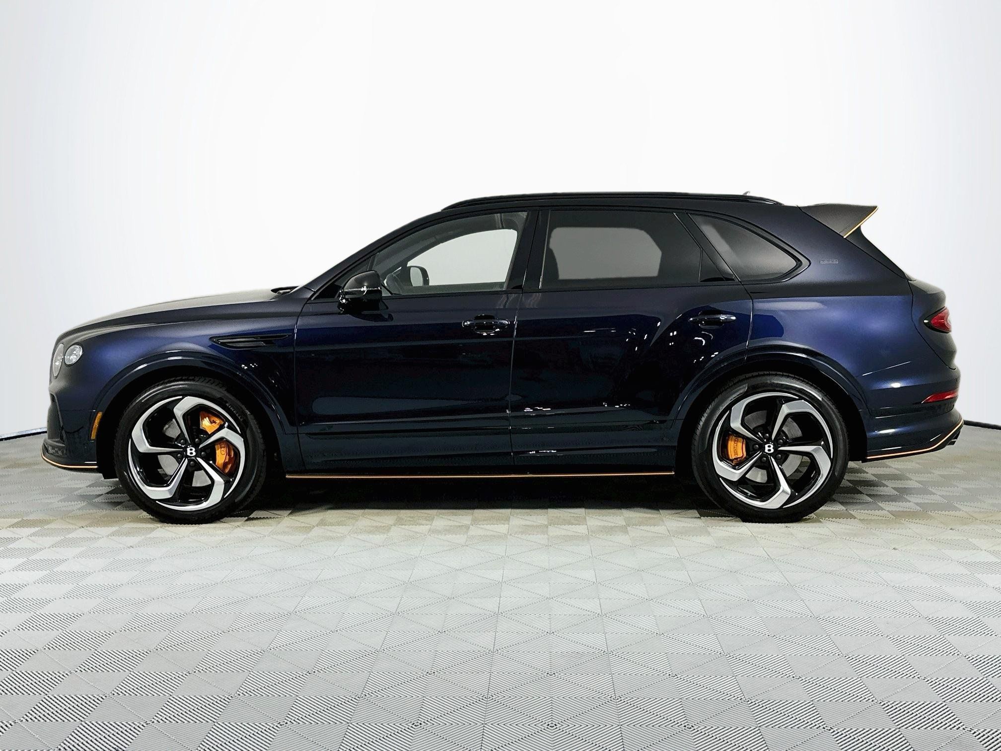 Certified 2025 Bentley Bentayga AWD/4WD image 11