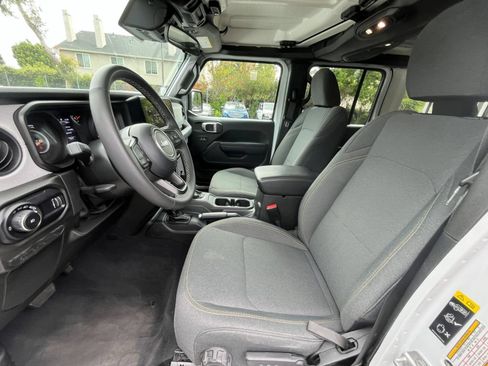 Used 2025 Jeep Wrangler Unlimited Sport AWD/4WD image 25