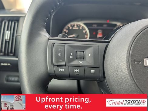 Used 2025 Nissan Pathfinder SL AWD/4WD image 17