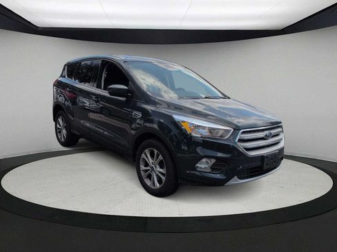 Used 2019 Ford Escape SE FWD image 2