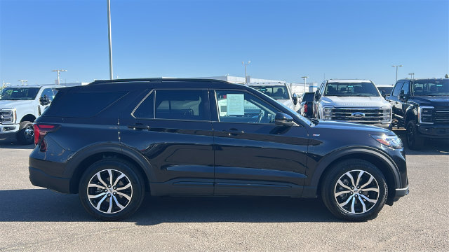 Certified 2025 Ford Explorer ST-Line AWD/4WD image 2