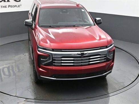 New 2025 Chevrolet Suburban Premier image 37
