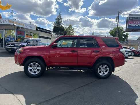 Used 2014 Toyota 4Runner SR5 AWD/4WD image 3