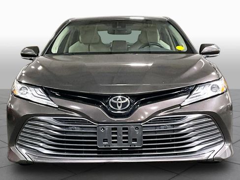 Certified 2018 Toyota Camry XLE w/ Audio Package FWD image 4