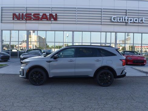Used 2023 Kia Sorento SX AWD/4WD image 3
