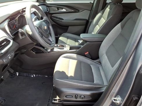 Used 2021 Chevrolet TrailBlazer LT w/ Convenience Package FWD image 11