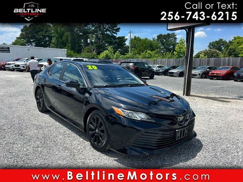 Used 2020 Toyota Camry LE FWD image 1