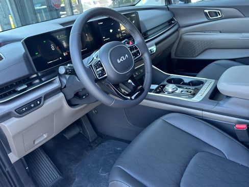 New 2026 Kia Carnival EX FWD image 10