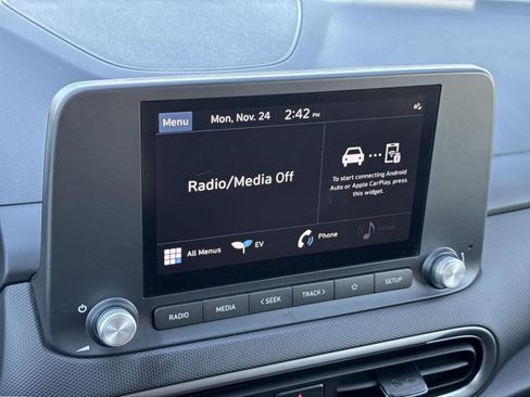 Used 2023 Hyundai Kona SE image 12