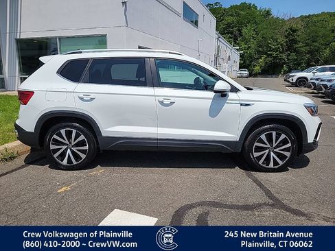 Certified 2023 Volkswagen Taos SE w/ Panoramic Sunroof Package AWD/4WD image 33