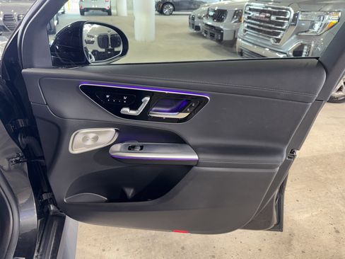 Used 2025 Mercedes-Benz GLC 300 image 9