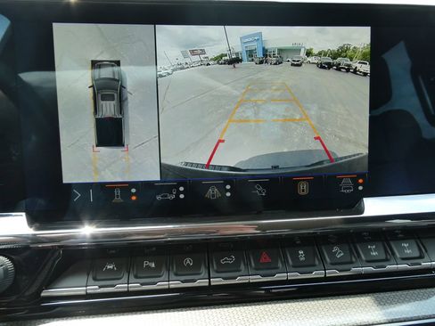 Used 2024 Chevrolet Silverado 1500 ZR2 w/ Technology Package AWD/4WD image 32