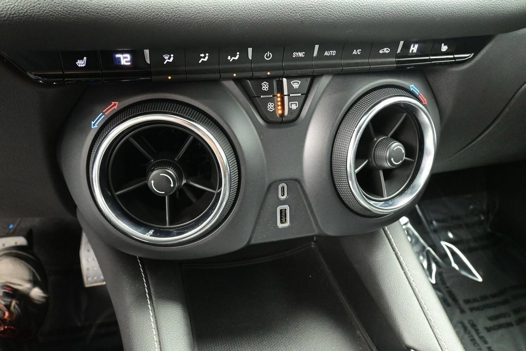 Used 2025 Chevrolet Blazer LT FWD image 29