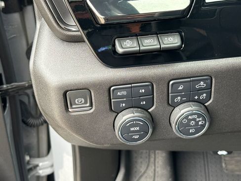 Used 2024 Chevrolet Silverado 2500 ZR2 w/ Technology Package image 15