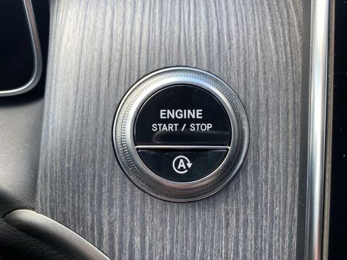 Used 2025 Mercedes-Benz GLC 300 image 27