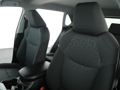 Used 2020 Toyota RAV4 XLE w/ XLE Grade Weather Package AWD/4WD image 4