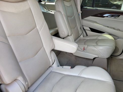 Used 2015 Cadillac Escalade Luxury image 11