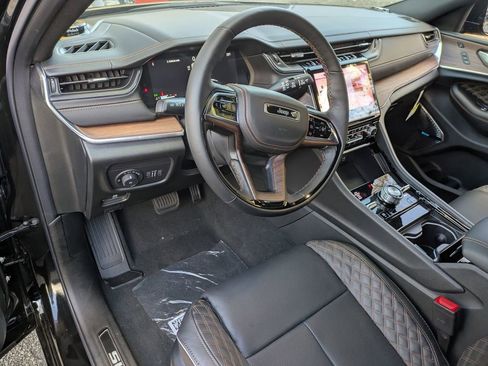 New 2025 Jeep Grand Cherokee Summit image 13