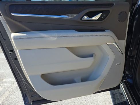 Used 2023 GMC Yukon XL Denali w/ Advanced Technology Package image 15
