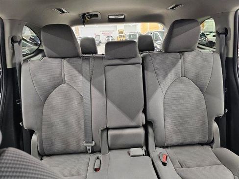 Used 2023 Toyota Highlander L FWD image 10