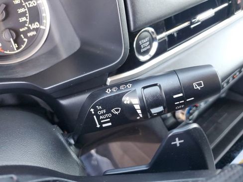 Used 2025 Mitsubishi Outlander SE image 23