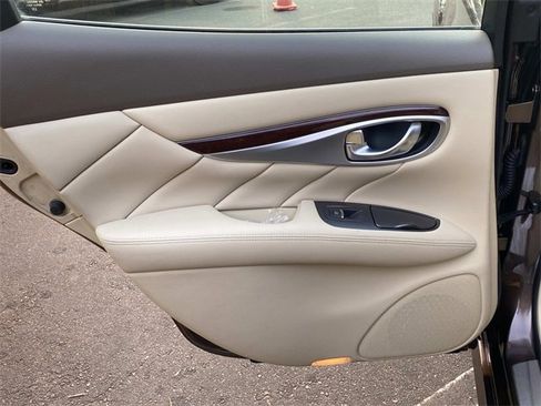 Used 2015 INFINITI Q70 3.7 image 10