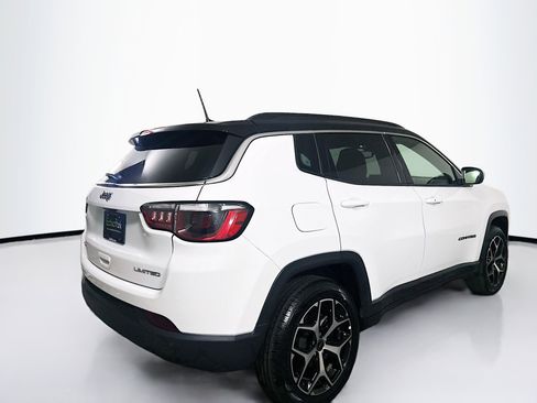 Used 2025 Jeep Compass Limited image 9