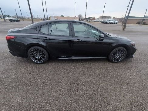 Certified 2025 Toyota Camry SE w/ Convenience Package image 2