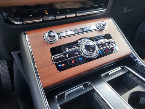 Certified 2022 Lincoln Aviator Reserve w/ Elements Package Plus image 28