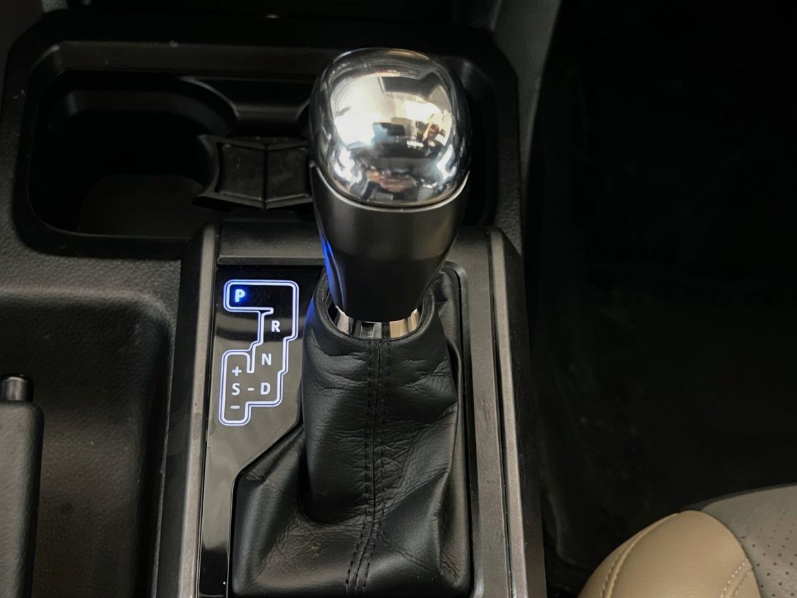 Used 2022 Toyota Tacoma TRD Off-Road w/ Technology Package AWD/4WD image 12