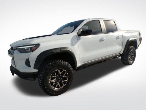 Used 2024 Chevrolet Colorado ZR2 w/ Technology Package AWD/4WD image 2