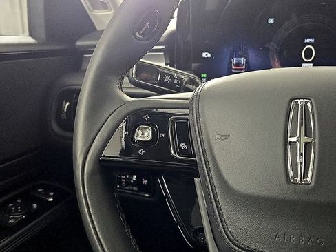 Used 2026 Lincoln Aviator AWD image 20